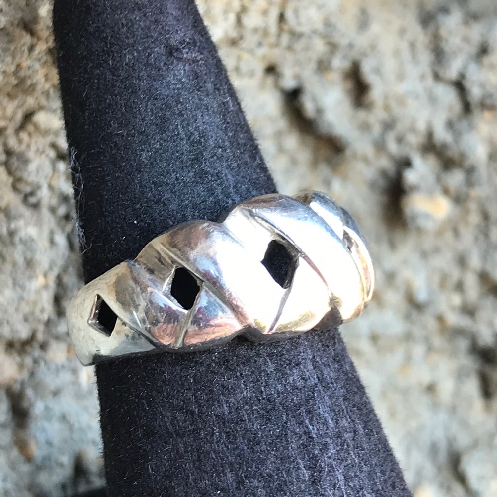 Sterling Kisses Ring Size 7 - Picture 3 of 7